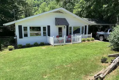 Image de Cozy Creek side 3 Bedroom Home