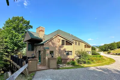Image de C13 Beautiful Bretton Woods ski-in ski-out townhouse. Pool/gym passes!