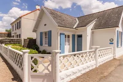 Image de Charmant Gîte Familial à 30m de la Plage avec Cour Fleurie, Proche Commerces et Pêche à Pied