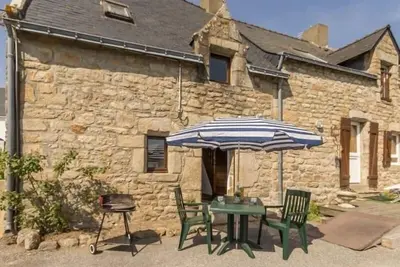 Image de Charmante Maison Rénovée à 500m de la Mer avec Jardin, 2 Chambres, Parking Gratuit