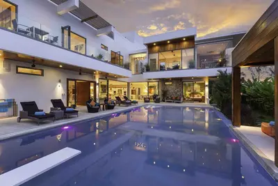 Image de 4br Villa White Skies, Sleep 8, Breakfast, Staff
