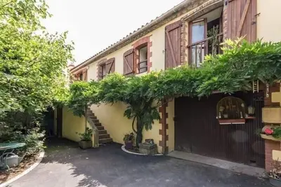 Image de Gîte rénové à Corcoué-sur-Logne avec étang privé et équipements bébé