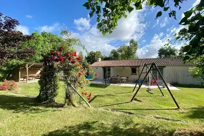 Image de Gîte de campagne avec jardin clos, 3 chambres, terrasse, basse-cour, et terrain de pétanque
