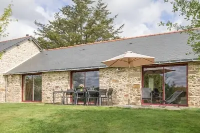 Image de Charmante Grange Rénovée avec Terrasse Privative, Proche de Nantes et du Canal