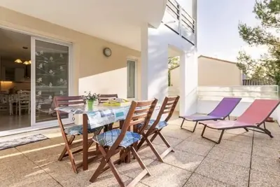 Image de Appartement Calme Proche Plage avec Terrasse Sud, Parking Sécurisé et Équipements Complets