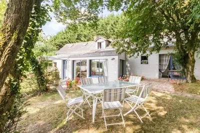 Image de Gîte au bord du lac avec jardin clos, cheminée et Wifi à Joué-sur-Erdre