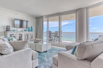 Image de St. Maarten 1207: Beachfront Luxury Condo at Silver Shells Resort