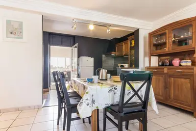 Image de Appartement Moderne avec Grande Terrasse, 3 Chambres, Proche Erdre et Canal de Nantes Ă Brest