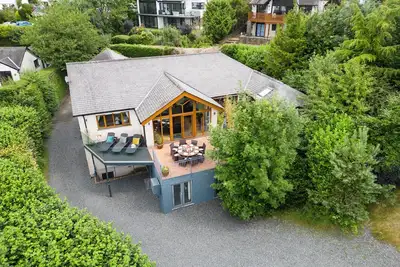 Image de Central Bowness - Hot Tub, Cinema Room and Lake Views