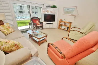 Image de Poolside Beach Getaway Perfect for Families