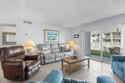Image de Coastal Charm Just Steps from the Shoreline
