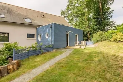 Image de Évasion Marine : Studio avec Jardin Privé, Terrasse et Accès Direct au Canal de Nantes à Brest