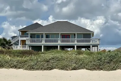 Image de Beachfront Beauty! 3 Bedroom, 3 Bath, Wall of windows for amazing Gulf Views