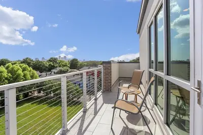 Image de Great View! Upscale Brand New Penthouse w/ Pool!