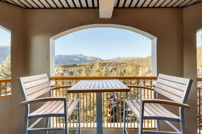 Image de Amazing sixth-floor condo with pool, hot tub, sauna, & balcony views