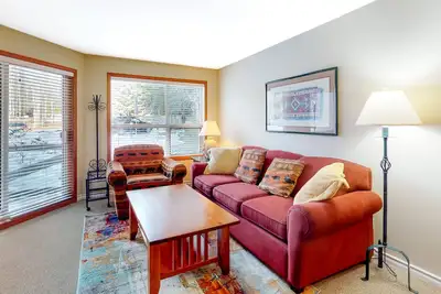 Image de Dreamy mountain condo with ski-in/out access, pool, hot tub, & gym
