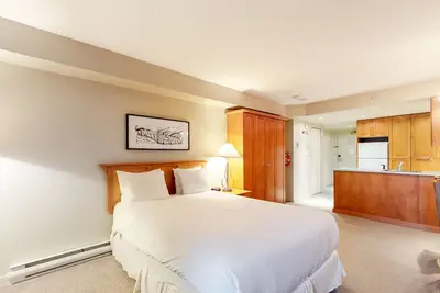 Image de 4th-floor mountain studio with gym, balcony, fireplace, washer/dryer, kitchen