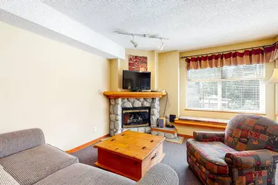 Image de Walk-to-lift mountain condo with balcony, heated pool, & hot tub