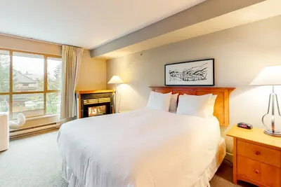 Image de Ski holiday fourth-floor studio with fitness center, nearby golf, & balcony