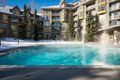 Image de Mountain condo with heated pool, saunas, hot tubs & gym - walk to lifts & golf