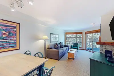 Image de All-season ski-in/out condo with resort amenities, balcony, & fireplace