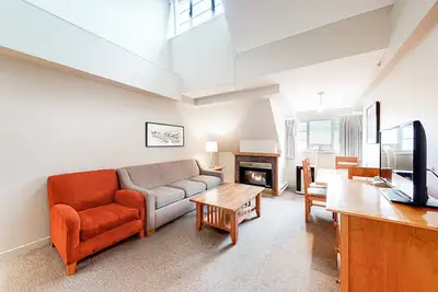 Image de Lofted mountain condo with gym - right in the Village, walk to lift/gondolas