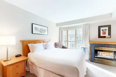 Image de Inviting studio near the lifts with jetted tub, fireplace, & fitness center