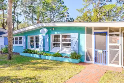 Coastal Cottage 4 Blocks from Beach, fall specials & military discounts
