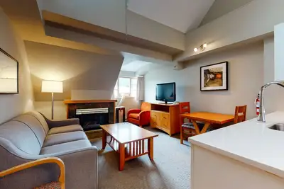 Image de Lofted Village studio with fireplace, gym & easy walking access to slopes