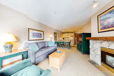 Image de Relaxing second-floor condo with heated pool, hot tub, & ski-in/out access