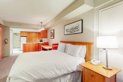 Image de Skier's dream mountain studio with easy ski & fitness center access - fireplace