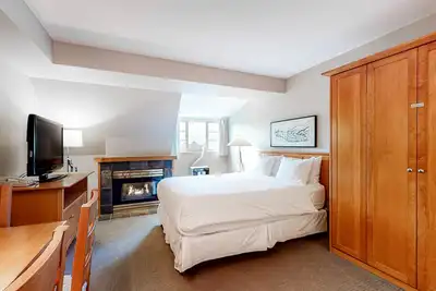 Image de Mountain 5th-floor studio with Murphy bed, jetted tub, & easy slope access