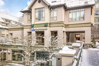 Image de 4th-floor studio with jetted tub, fireplace, gym, full kitchen, washer/dryer, Ac