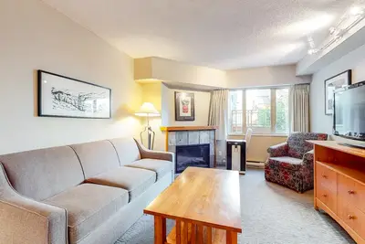 Image de Second-floor studio with jetted tub, gym & walk-to-lifts location