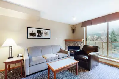 Image de Fourth-floor condo with saunas, hot tubs, heated pool, & gym