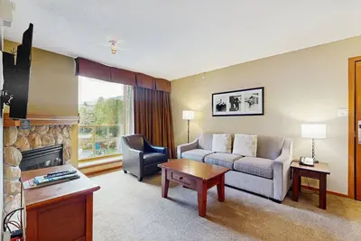 Image de Cozy, 2nd-floor condo with heated pool, hot tubs & saunas - walk to lifts