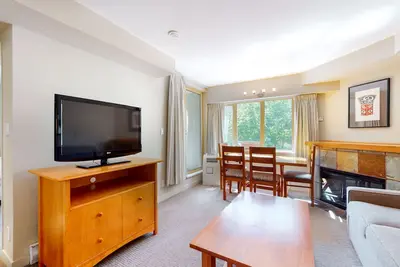 Image de Condo in the Village with jetted tub & fireplace - walk to lifts