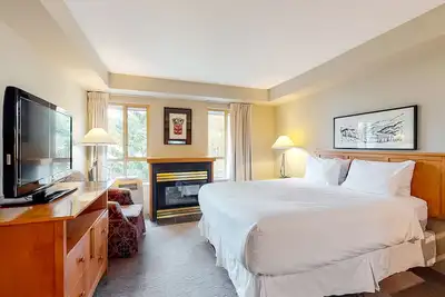 Image de Perfect 5th-floor studio with ski & mountain views & fireplace