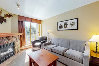 Image de Third-floor condo with pool, hot tubs, gym & sauna - walk to Village & lifts