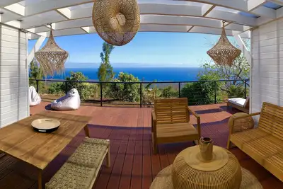 Image de Charmant chalet avec grande terrasse et vue mer imprenable