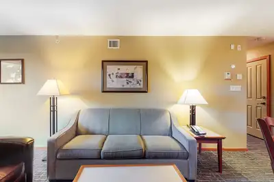 Image de Sixth-floor condo with mountain view, pool, hot tubs & saunas - walk to lifts