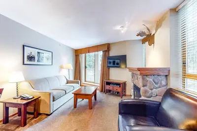 Image de Second-floor condo with heated pool, hot tubs & gym - walk to lifts & Village