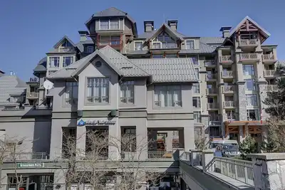 Image de Spacious mountain condo with easy slope access, jetted tub, & scenic balcony