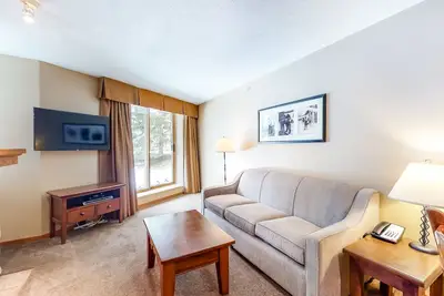 Image de Cozy condo with panoramic mountain views, pool & hot tubs - walk to lifts