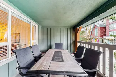 Image de Second-floor condo with walk-to-lifts location and balcony