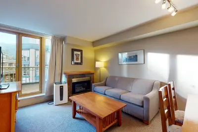 Image de Whistler Village condo with ski & bike storage, gas fireplace, jetted tub, & W/D