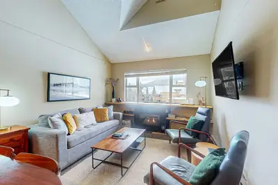 Image de Inviting third-floor condo - Just steps from the gondola
