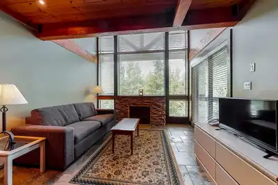Image de Ski-in/out, 3rd-floor condo at Blackcomb base with pool, hot tubs & gym