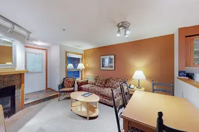 Image de Skier's dream condo with pool, hot tub, gym & fireplace - walk to lifts