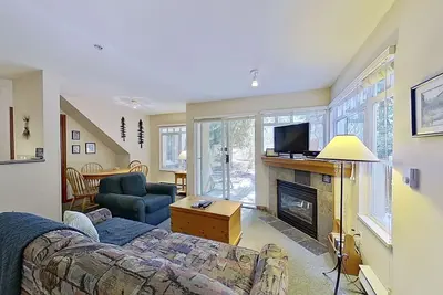 Image de First-floor condo with fireplace & patio - walk or shuttle to ski lifts